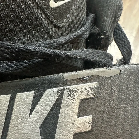 Nike Team Hustle D8 Black Basketball Shoes, Size 6Y - Picture 12 of 15